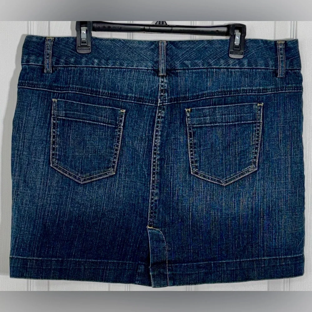 Tommy Hilfiger Denim Jean Mini Skirt Size 16 Dark Wash Classic Casual 5 Pocket - Picture 2 of 4